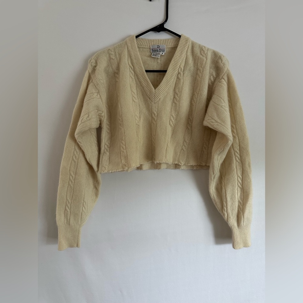 Women’s Neiman Marcus 100% Cashmere Sweater Cropped V Neck Pullover